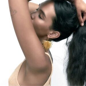 Maple leaf dangle earrings N70